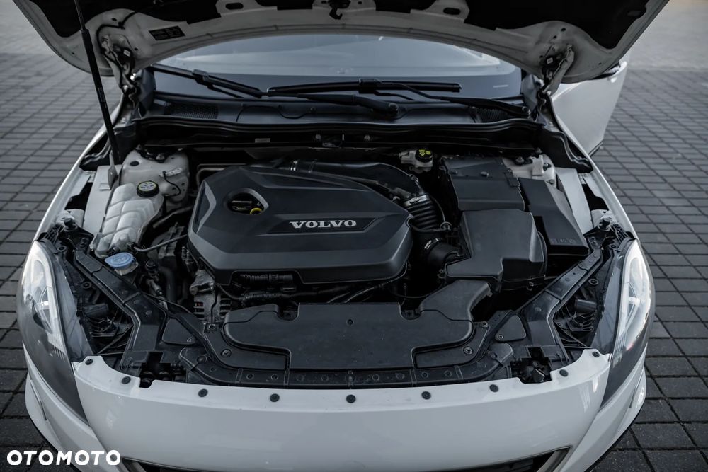 Volvo V40 T4 R Design - 36