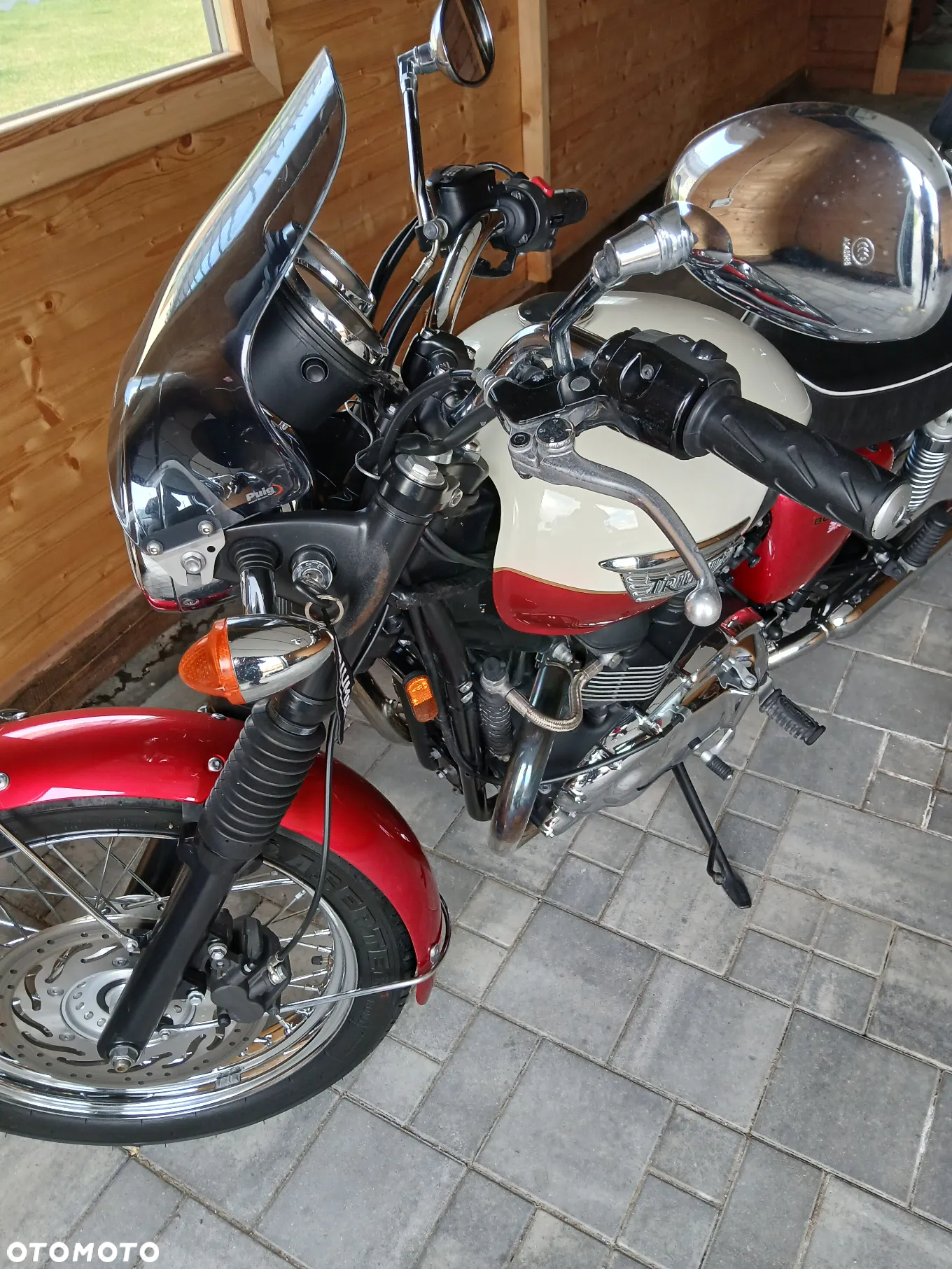 Triumph Bonneville - 11