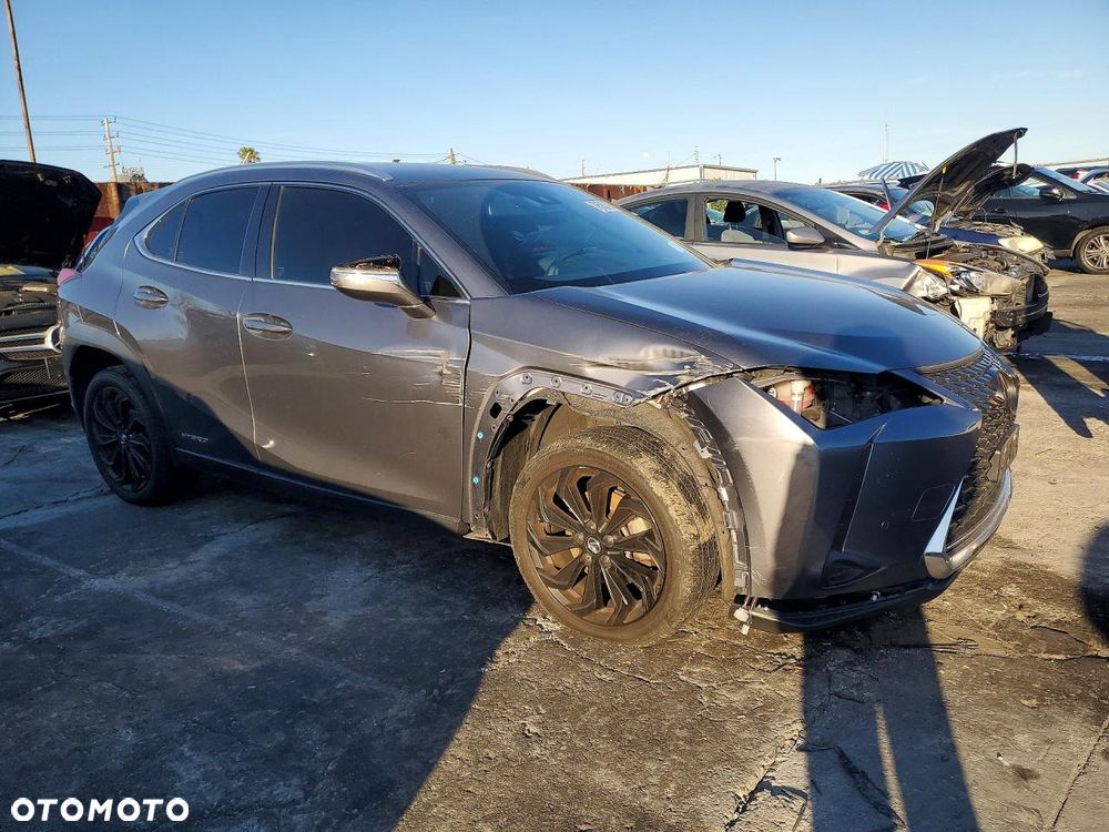 Lexus UX 250h - 3