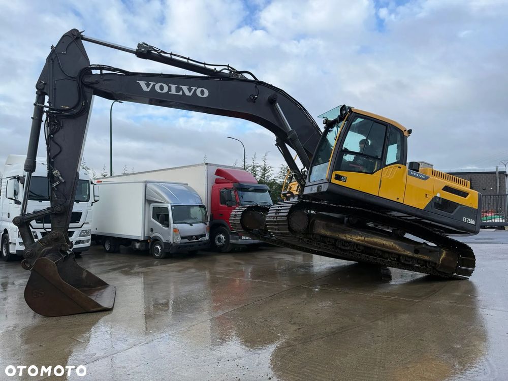 Volvo EC250DL - 11