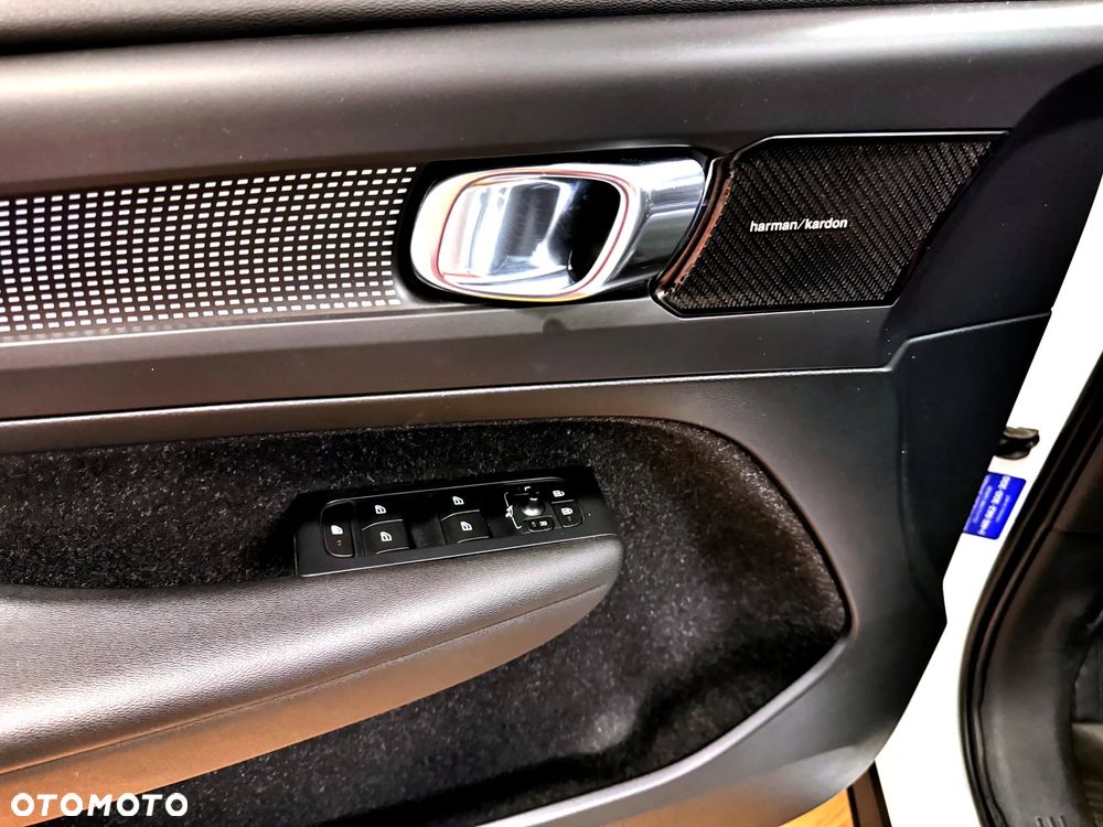 Volvo XC 40 D4 AWD R-Design - 26