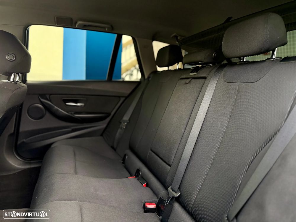 BMW 318 d Line Sport - 14