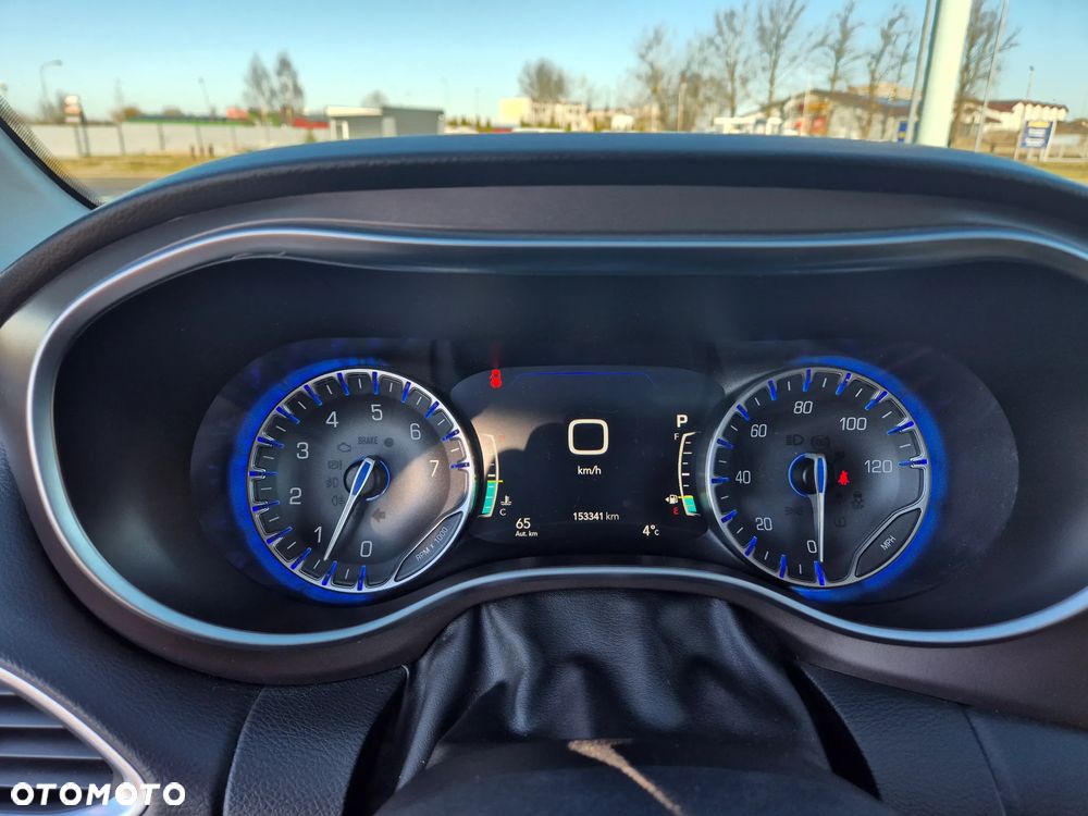 Chrysler Pacifica - 20