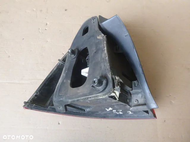 LAMPA PRAWY TYŁ PRAWA TYLNA W BŁOTNIK CITROEN C5 I LIFT SEDAN 04-08 - 11