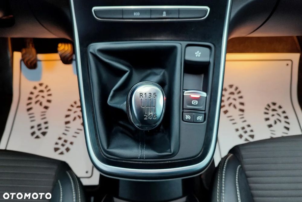 Renault Scenic ENERGY TCe 140 LIMITED - 11