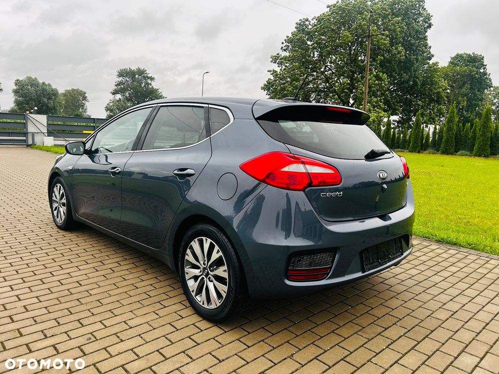Kia Ceed 1.6 CRDi 136 ISG Dream Team Edition - 16