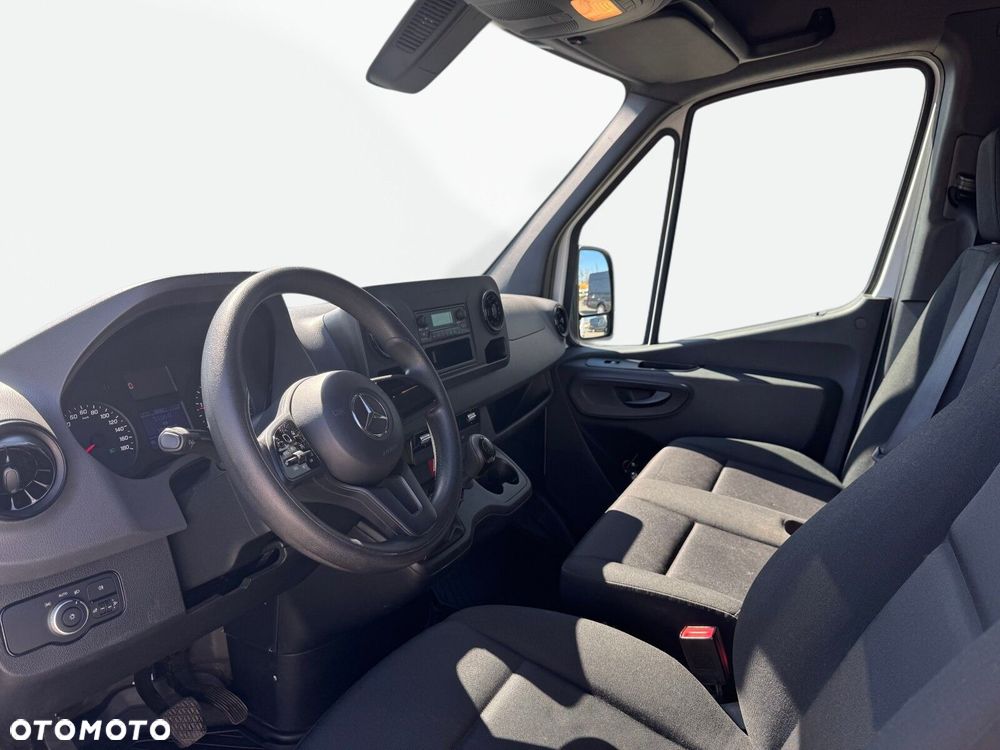 Mercedes-Benz Sprinter - 12