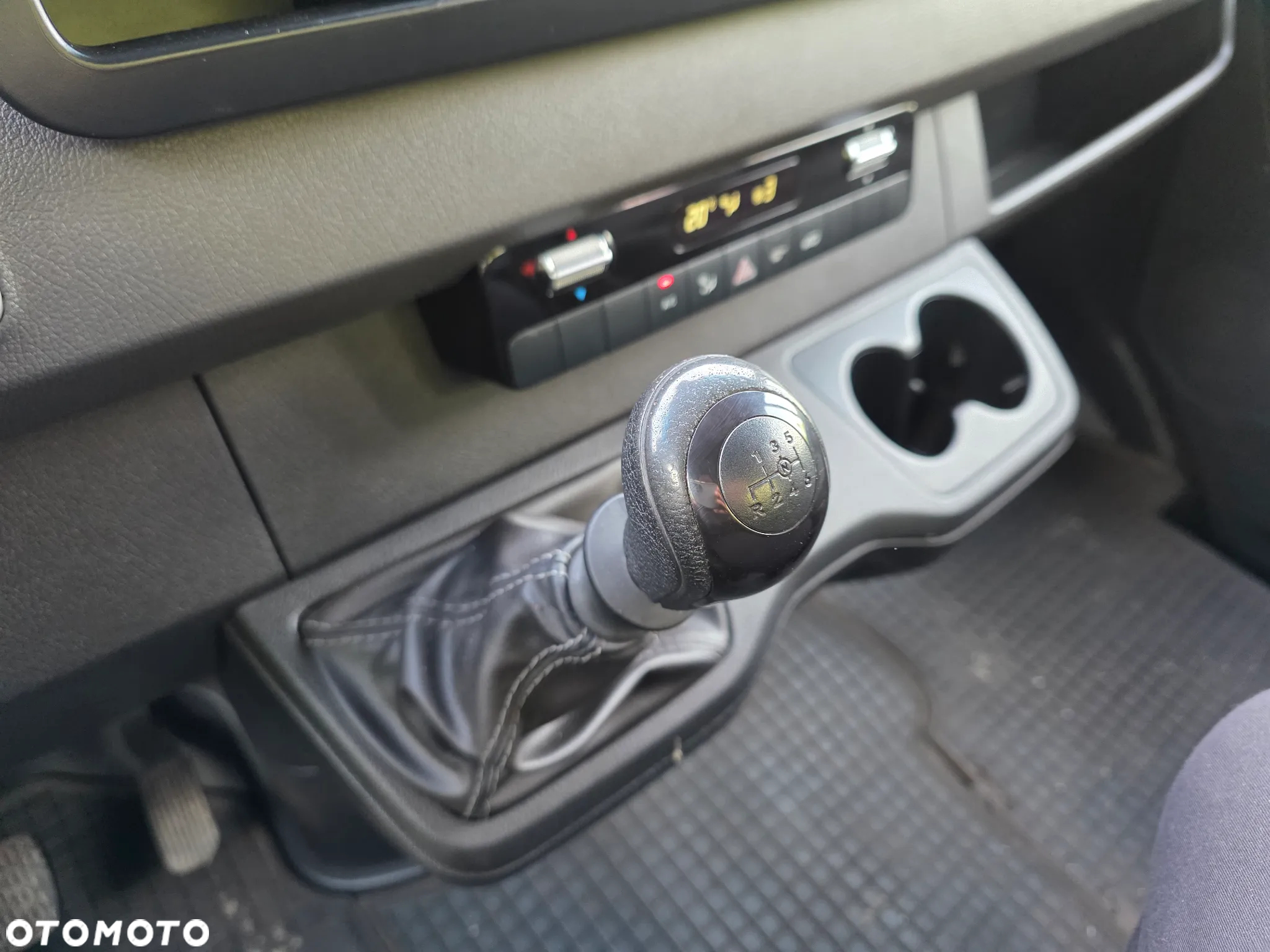 Mercedes-Benz Sprinter - 18