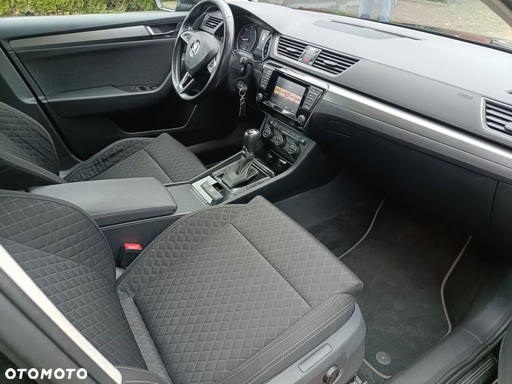 Skoda Superb 2.0 TDI DSG Premium Edition - 10