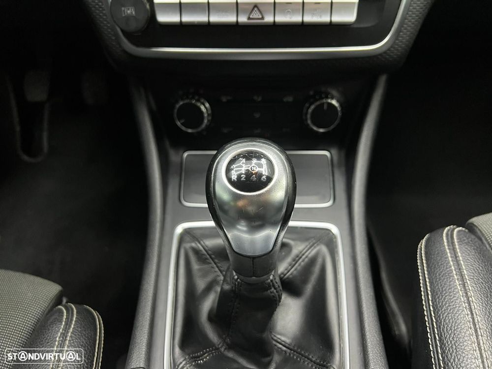 Mercedes-Benz A 180 d AMG Line - 32