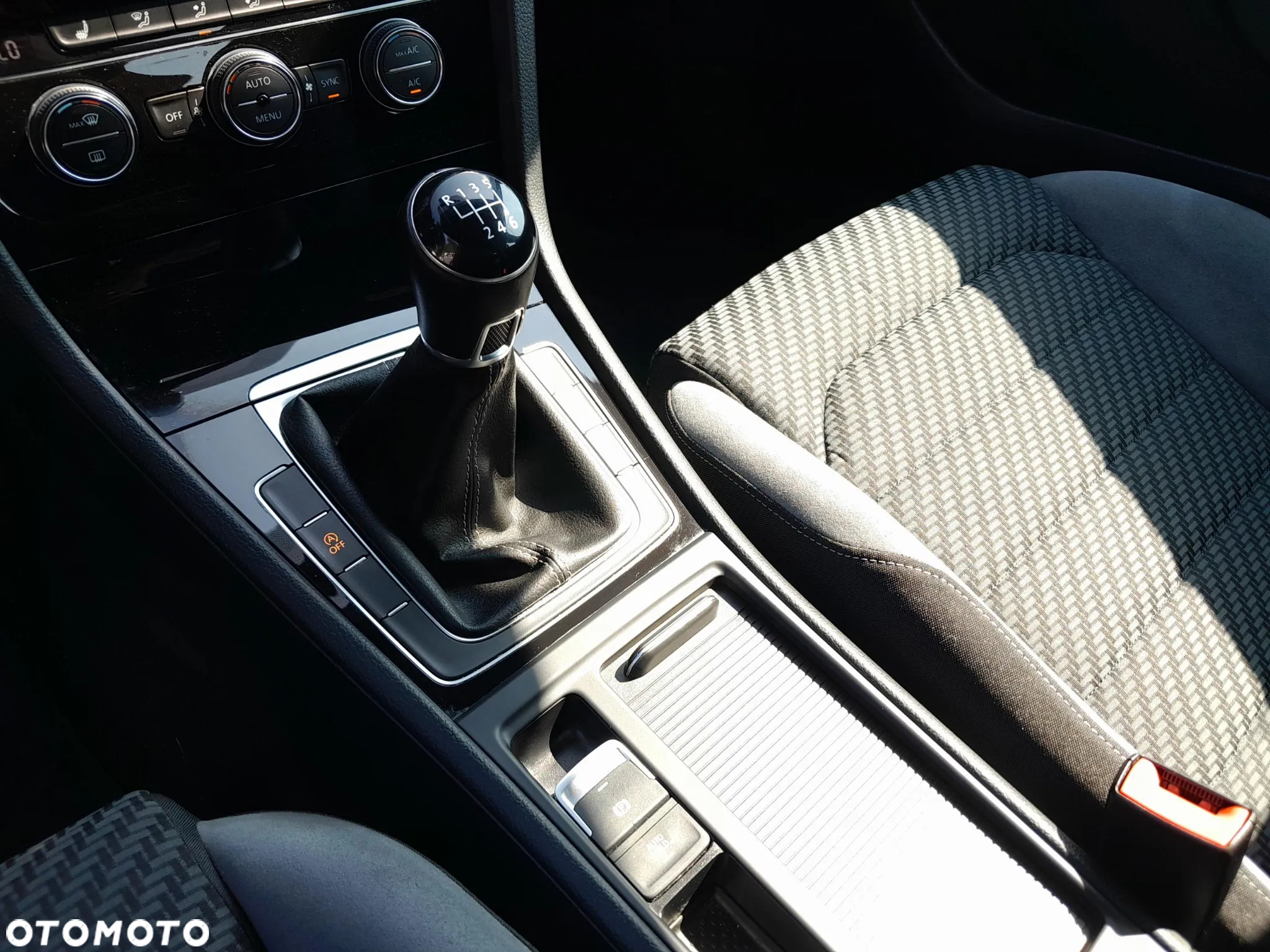 Volkswagen Golf VII 1.5 TSI BMT Evo Highline - 15