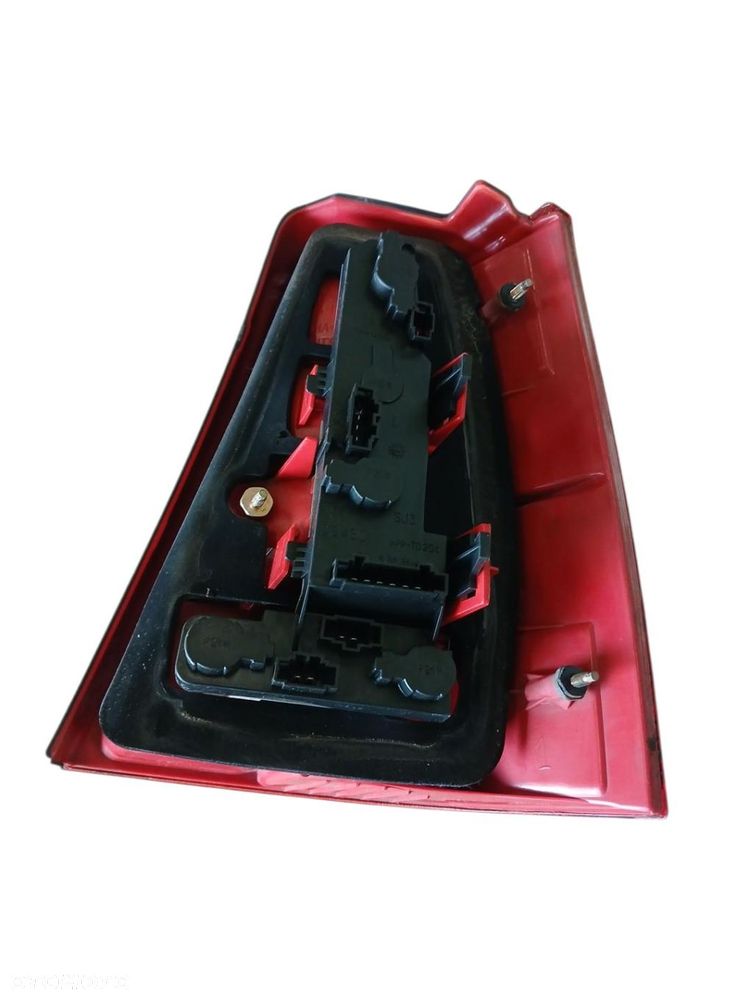 LAMPA LEWA TYLNA  VW GOLF IV KOMBI - 3