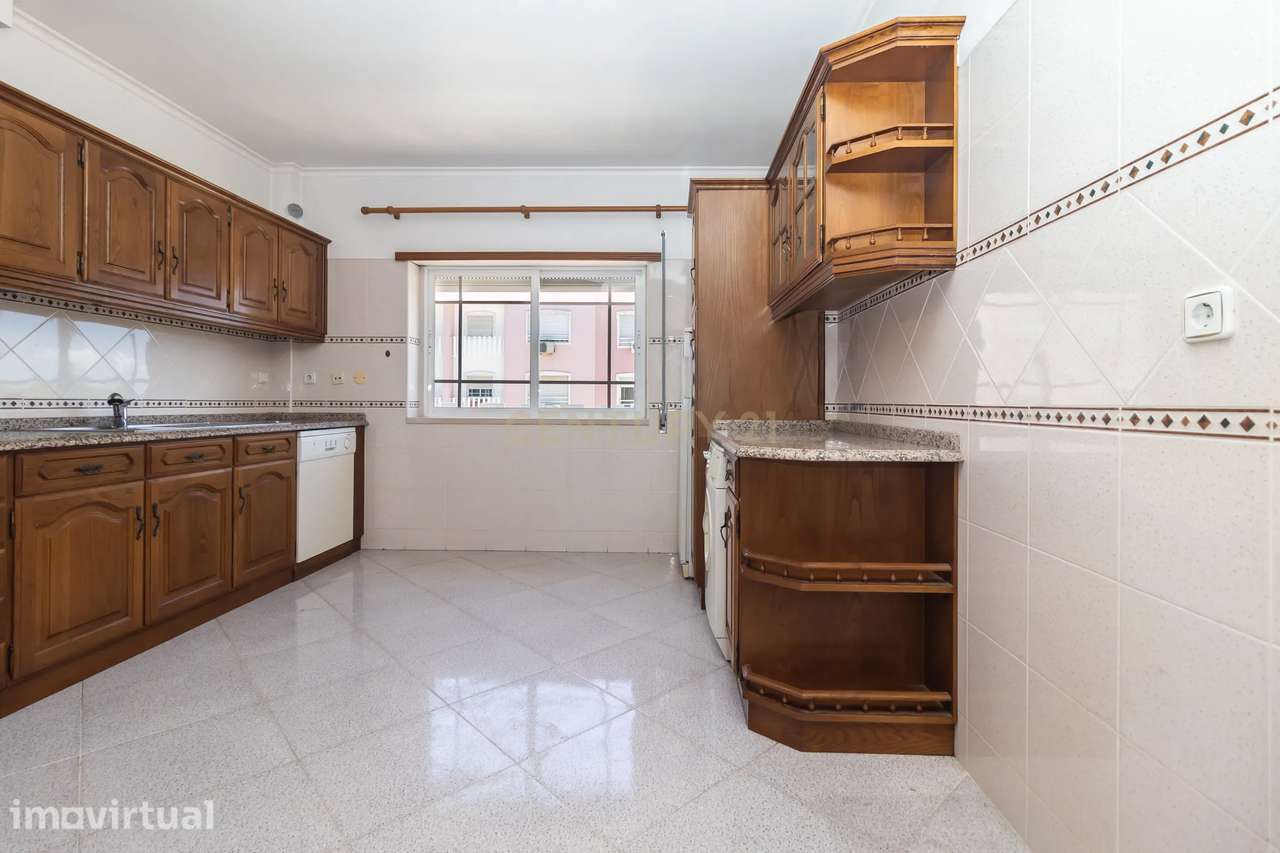 APARTAMENTO T2 COM SUITE E PARQUEAMENTO NO SEIXAL | ARRENDAMENTO DE LO - Grande imagem: 3/33