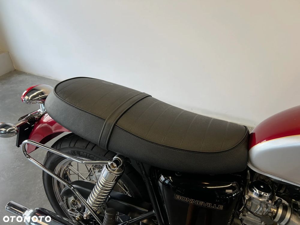 Triumph Bonneville - 21