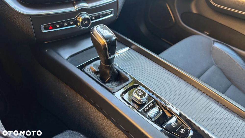 Volvo XC 60 D4 Momentum Pro - 30