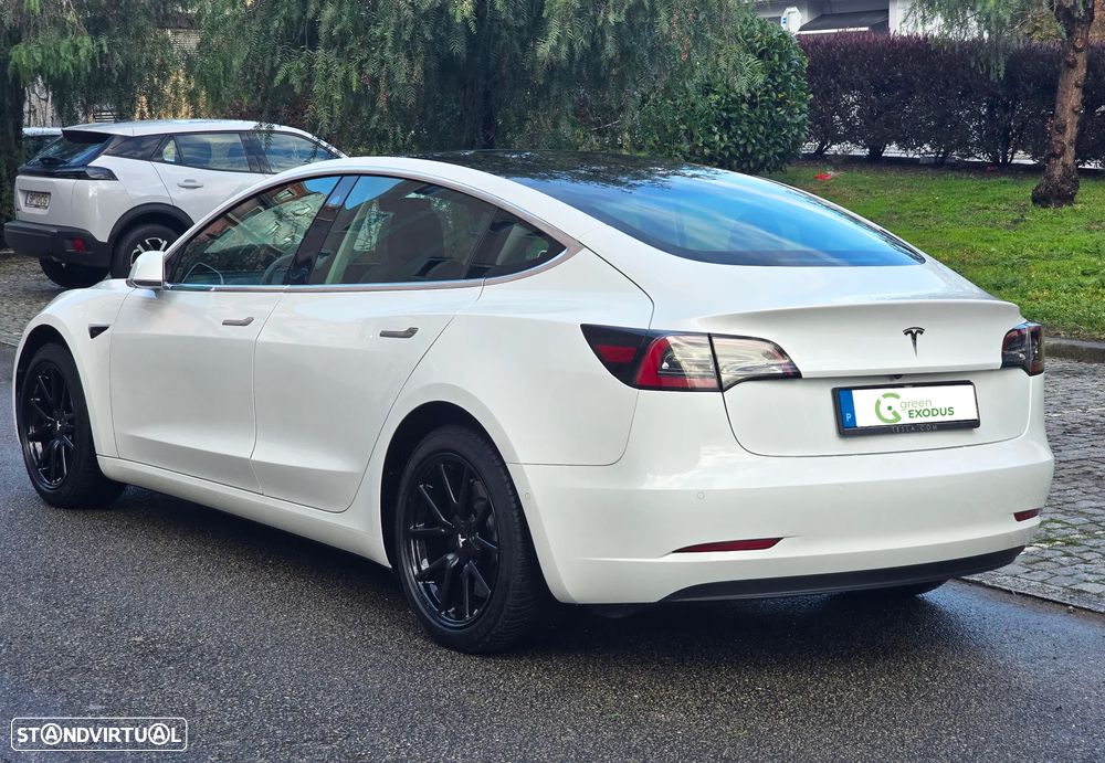 Tesla Model 3 Standard Range Plus RWD - 3