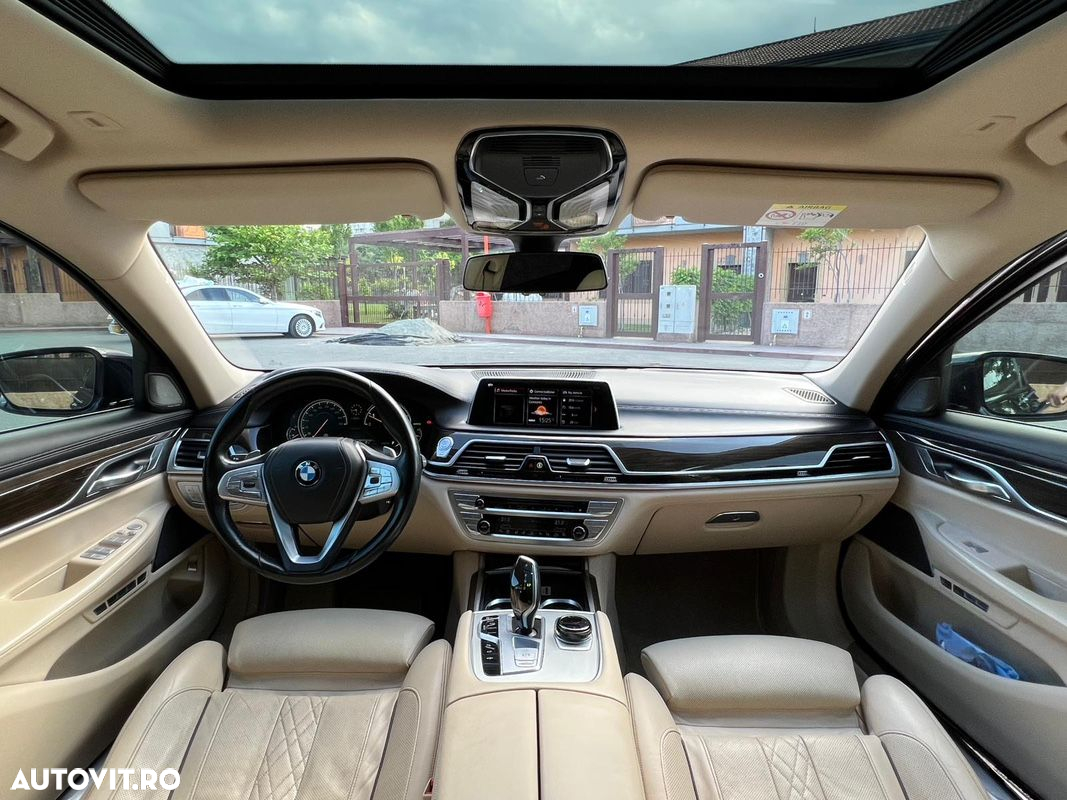 BMW Seria 7 750i xDrive - 14