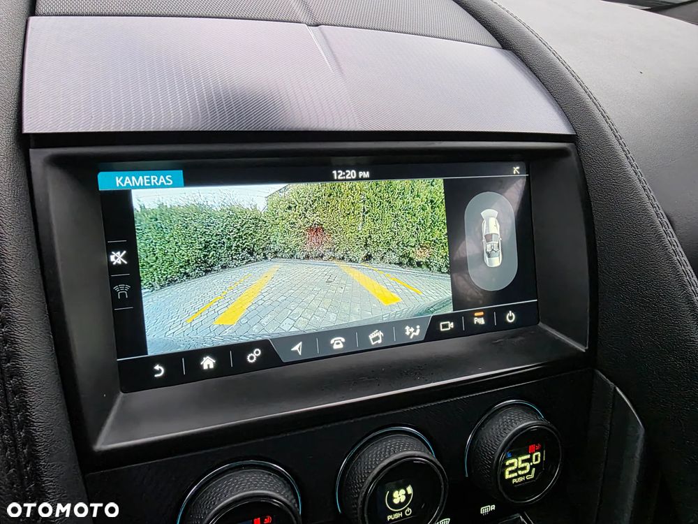 Jaguar F-Type P300 R-Dynamic - 27