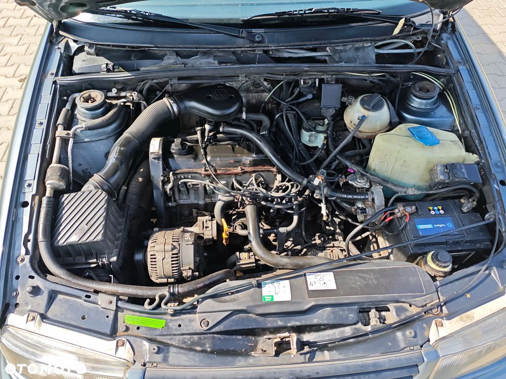 Volkswagen Passat 1.8 GL - 14