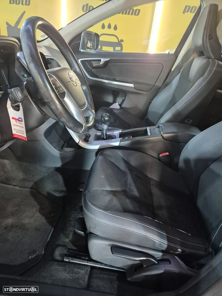 Volvo XC 60 2.0 D3 Drive Momentum - 13