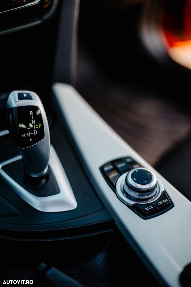 BMW Seria 3 320d Aut. Efficient Dynamics Edition - 13