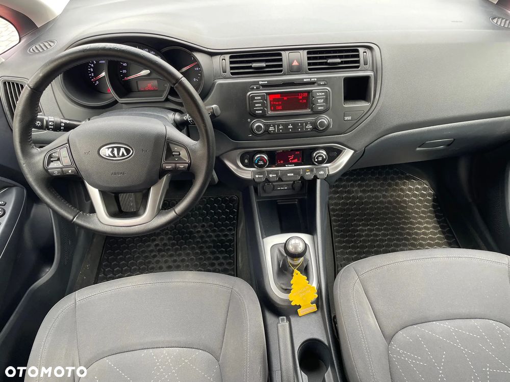 Kia Rio 1.2 Attract - 11