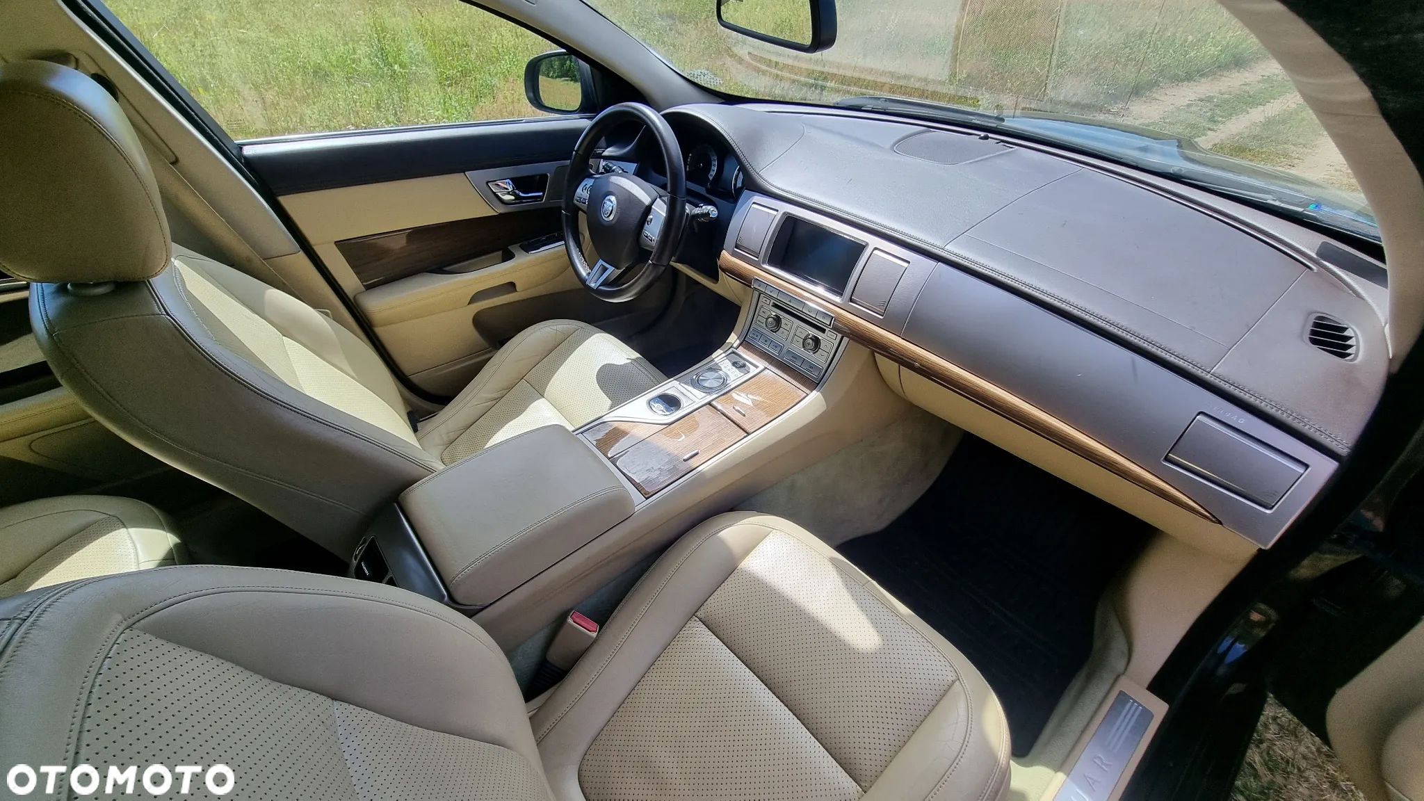 Jaguar XF 4.2 V8 Premium Luxury - 9