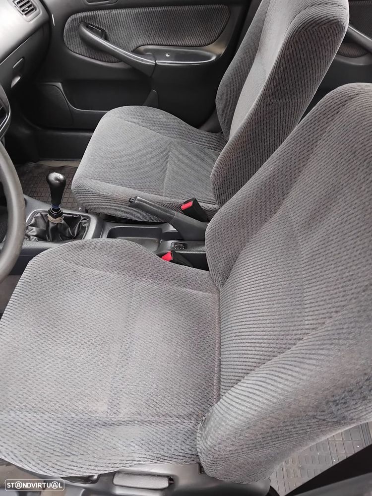 Honda Civic 1.5i LS - 10