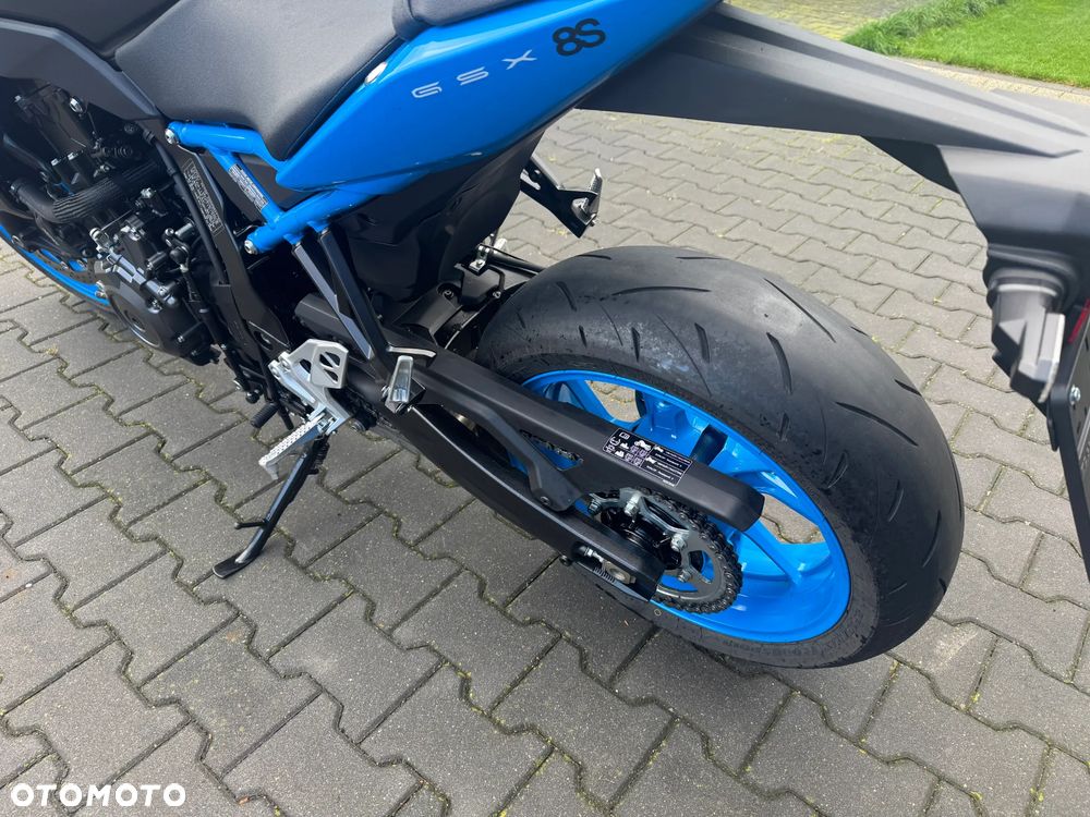 Suzuki GSX - 23