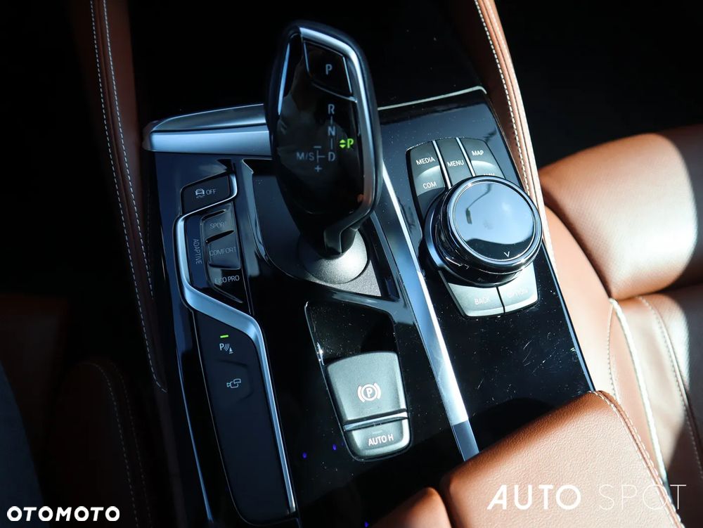BMW Seria 5 M550d xDrive - 33