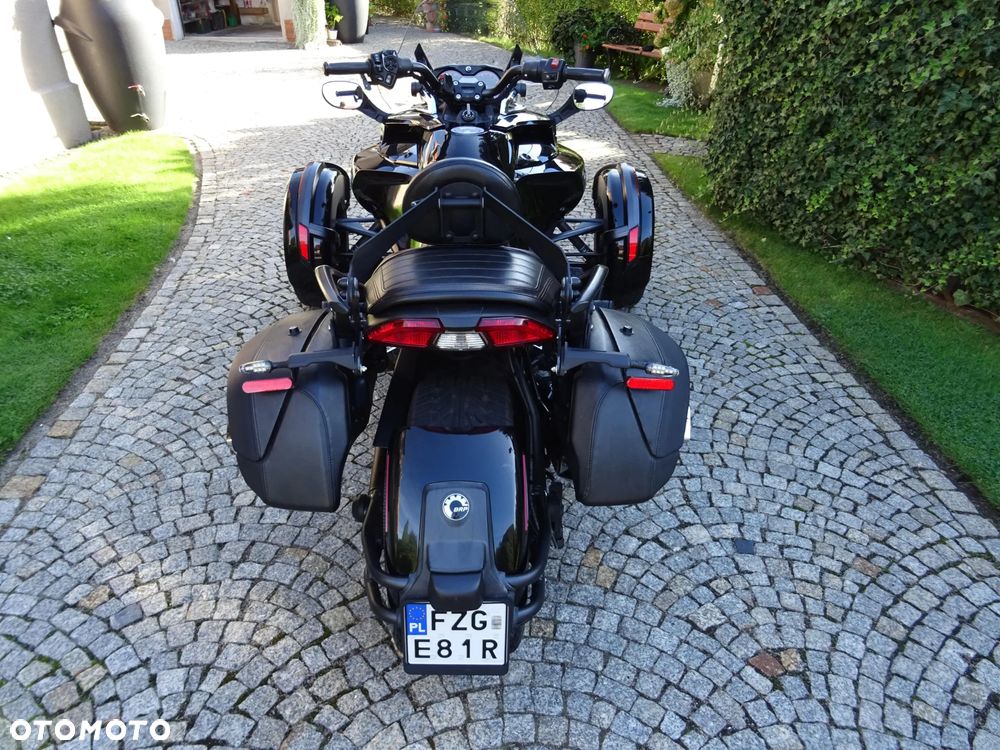 Can-Am Spyder - 10