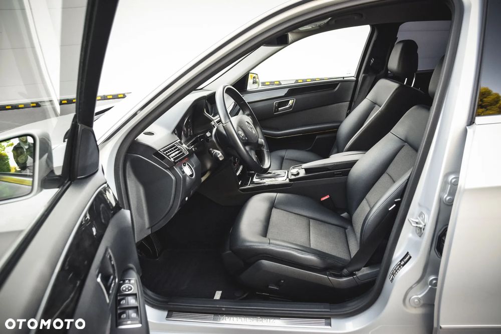Mercedes-Benz Klasa E 200 CGI BlueEFFICIENCY 7G-TRONIC Avantgarde - 23