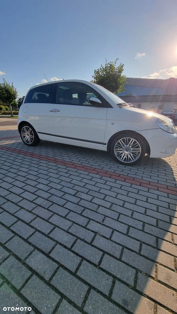 Lancia Ypsilon 1.4 S MomoDesign (5 os.) - 9