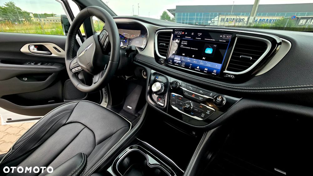 Chrysler Pacifica - 8