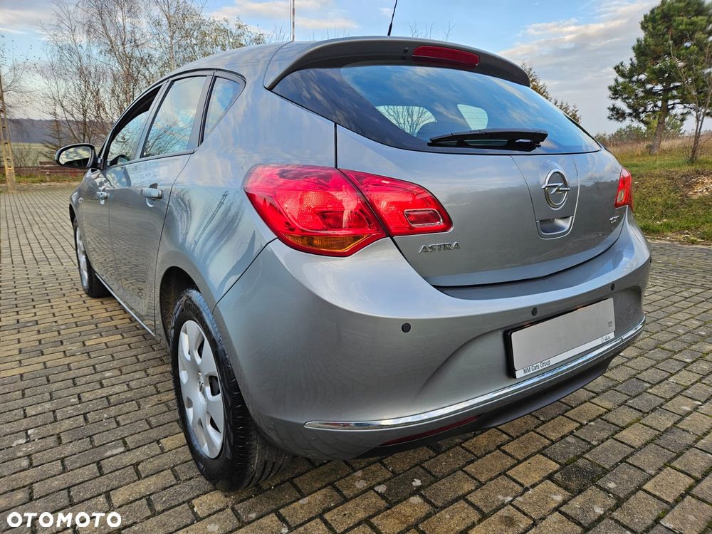 Opel Astra 1.6 CDTI Essentia - 12