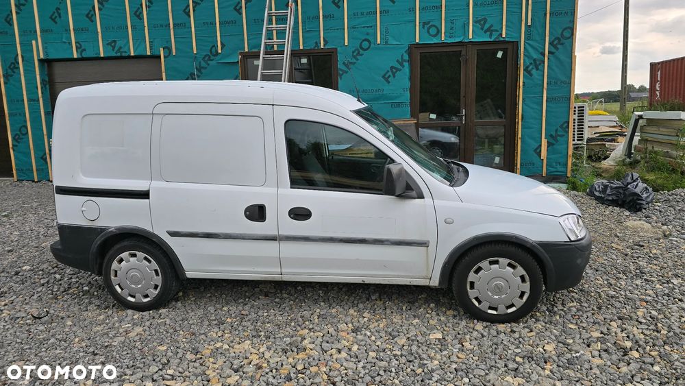 Opel Combo-C - 2