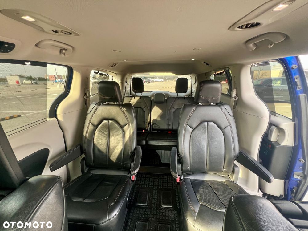 Chrysler Pacifica - 36