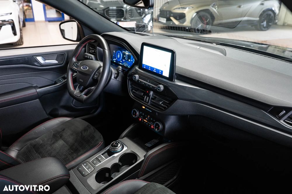 Ford Kuga 2.5 Duratec PHEV ST-LINE - 29