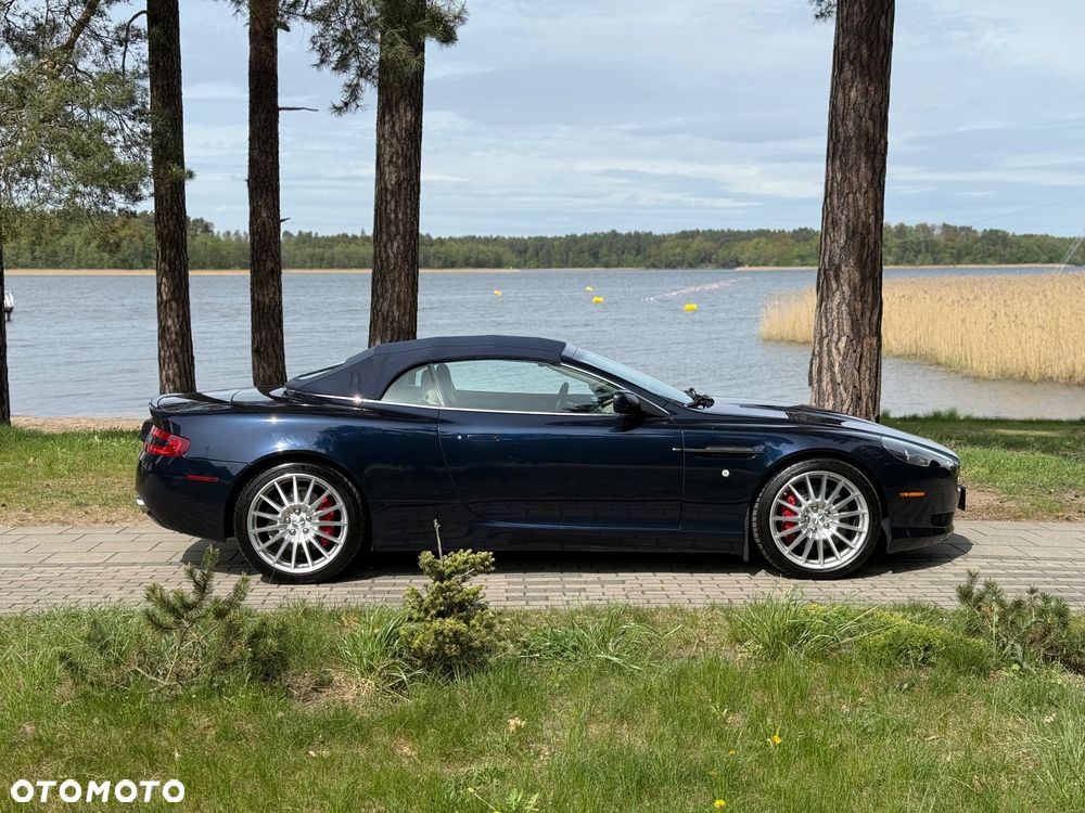 Aston Martin DB9 - 12