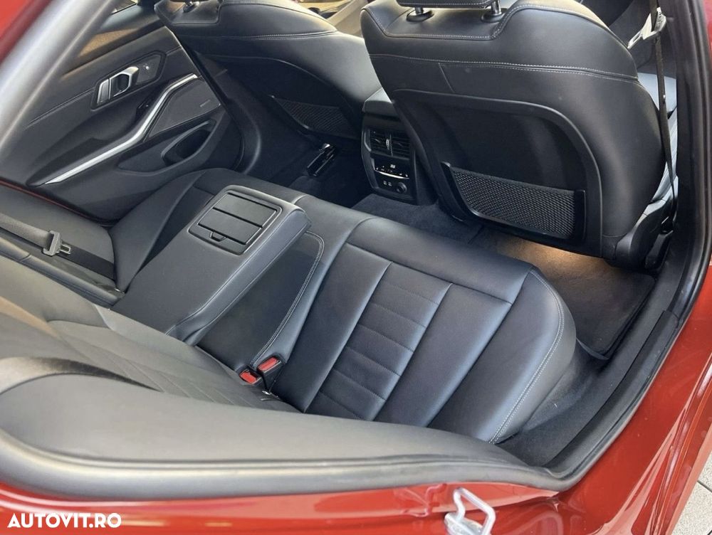 BMW Seria 3 330d xDrive AT - 9
