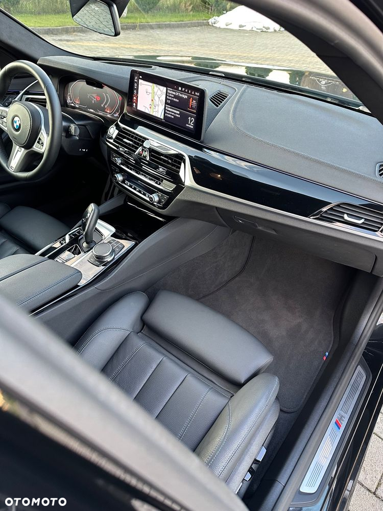 BMW Seria 5 530d xDrive Touring - 35