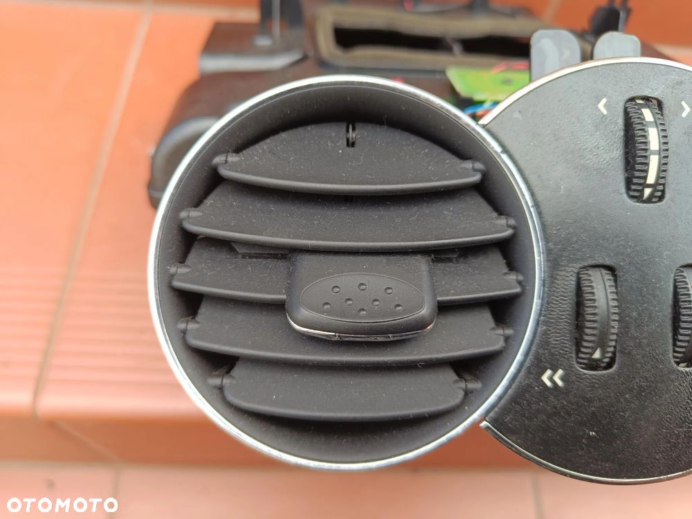 MERCEDES W209 CLK ŚRODKOWA KRATKA NAWIEWU CZARNA - 4