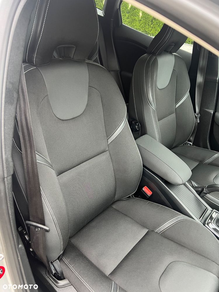 Volvo V40 D2 Drive-E Momentum - 21