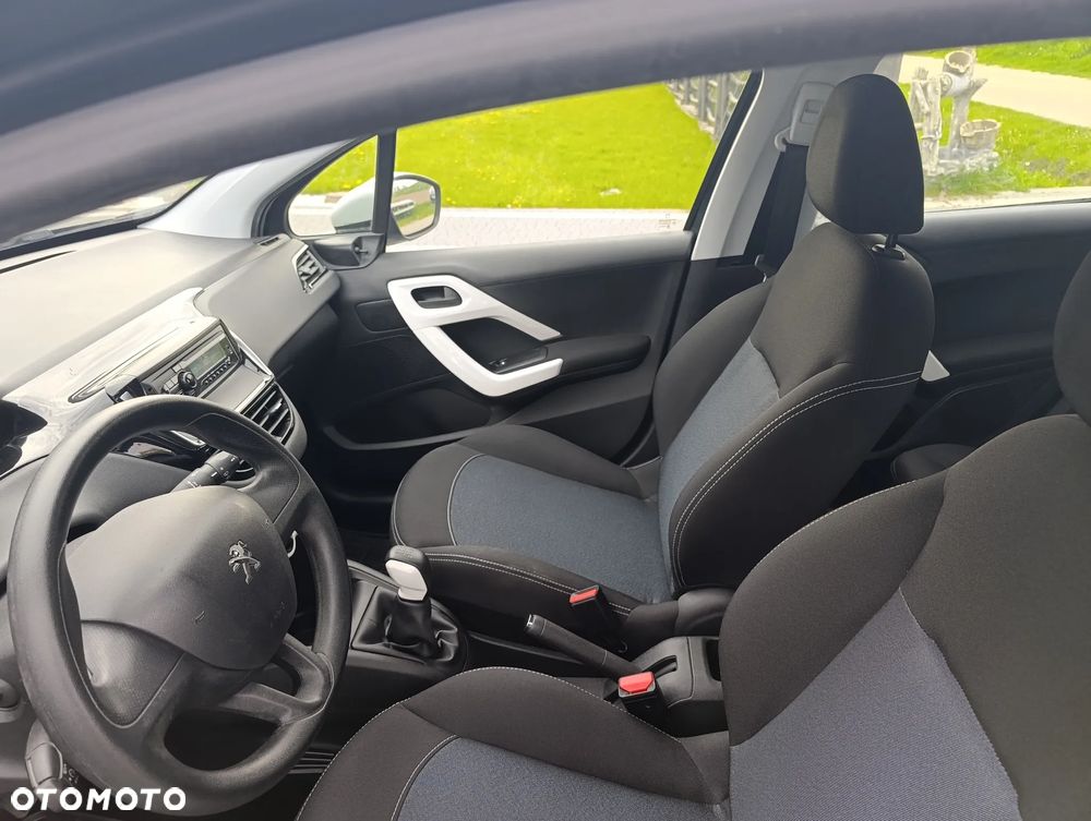 Peugeot 208 - 28
