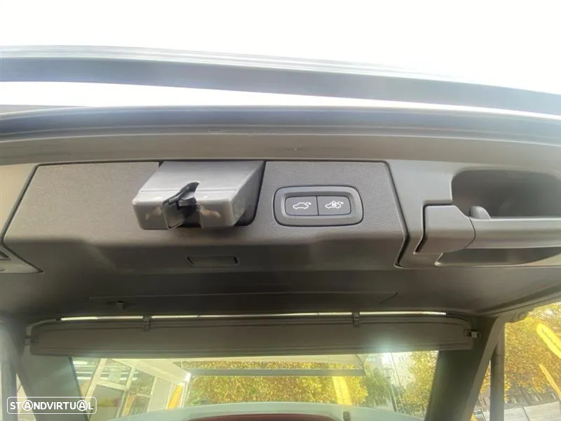 Volvo XC 60 2.0 B4 Momentum Plus - 17