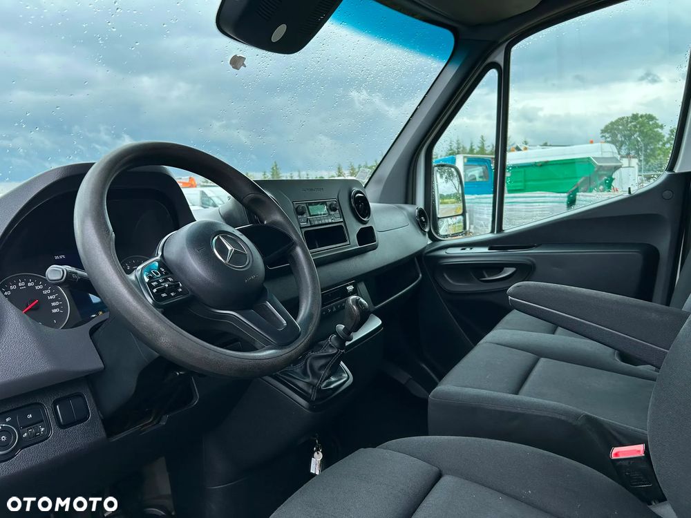 Mercedes-Benz Sprinter - 22