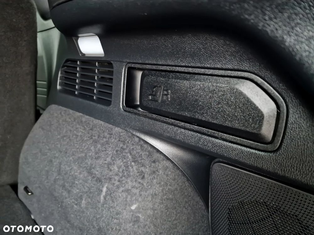 Ford Kuga 1.5 EcoBoost FWD ST-Line X - 27