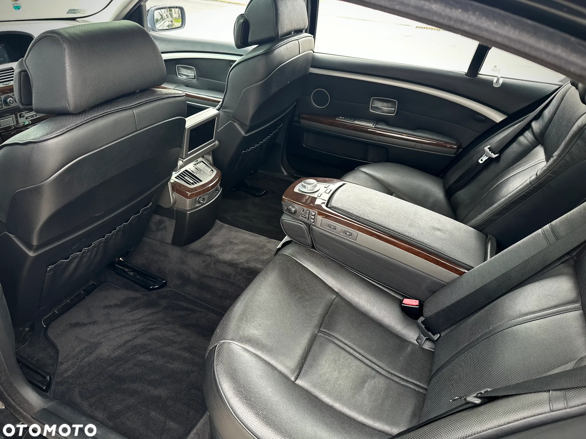 BMW Seria 7 750i L - 17