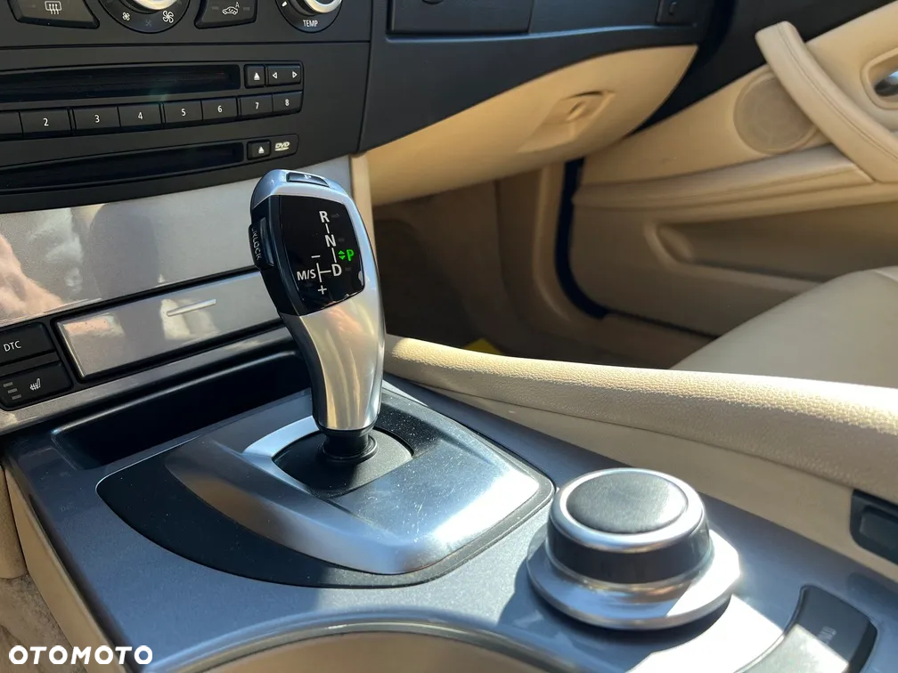 BMW Seria 5 530i Touring - 15