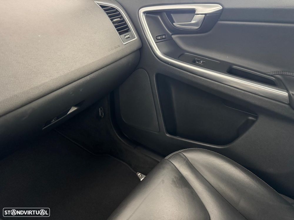 Volvo XC 60 D5 AWD Aut. RDesign - 21